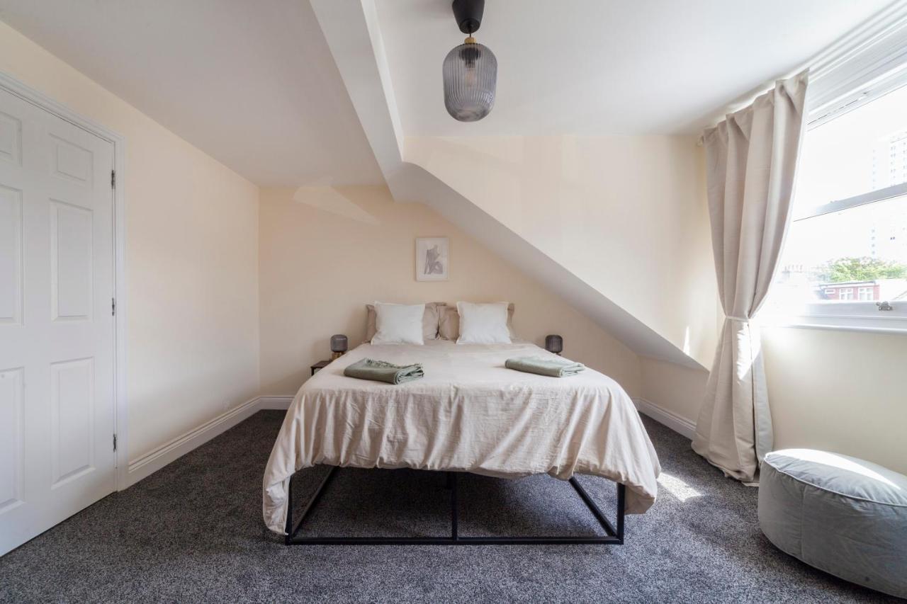 Arte Stays Serviced Houses Stratford - 3 Bedrooms 2 Bathrooms Houses London, Stratford, Maryland, Free Parking, Garden, Weekly Or Monthly Stays - Up To 8 Guests Luaran gambar