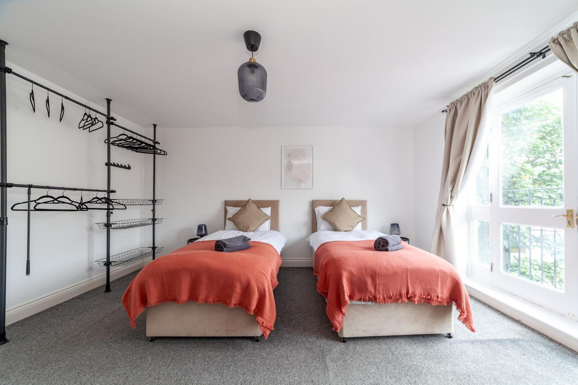 Arte Stays Serviced Houses Stratford - 3 Bedrooms 2 Bathrooms Houses London, Stratford, Maryland, Free Parking, Garden, Weekly Or Monthly Stays - Up To 8 Guests Luaran gambar