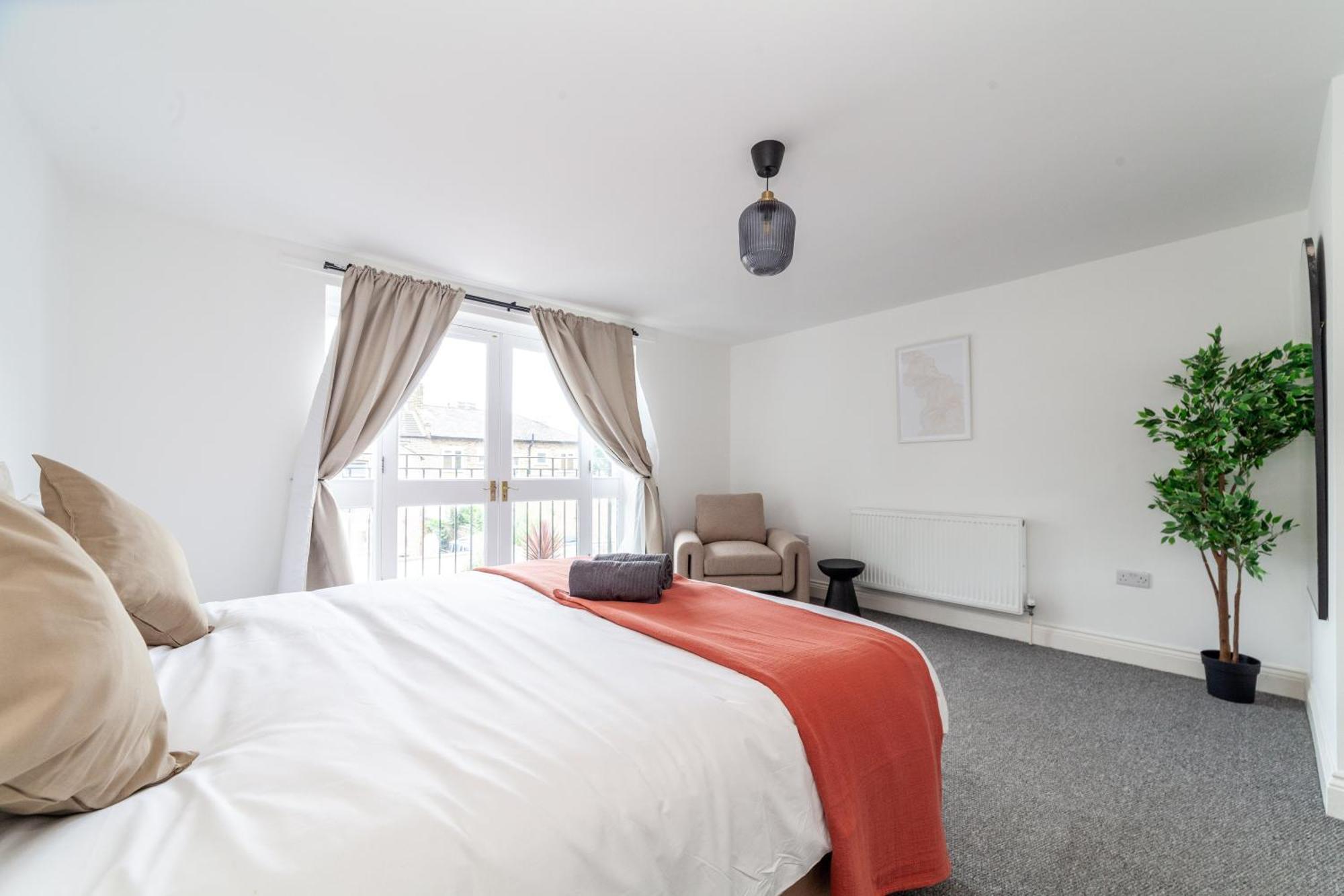 Arte Stays Serviced Houses Stratford - 3 Bedrooms 2 Bathrooms Houses London, Stratford, Maryland, Free Parking, Garden, Weekly Or Monthly Stays - Up To 8 Guests Luaran gambar