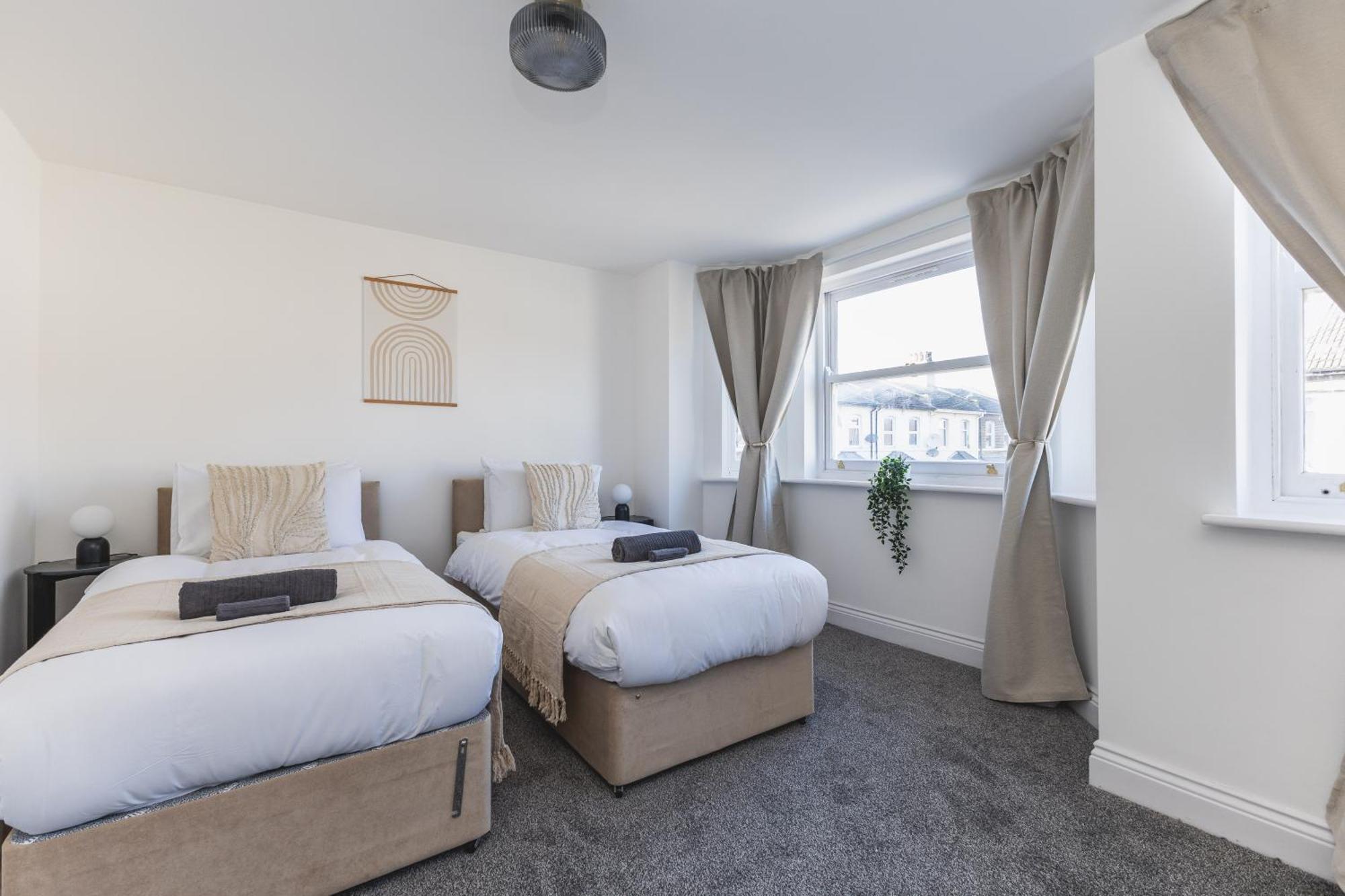 Arte Stays Serviced Houses Stratford - 3 Bedrooms 2 Bathrooms Houses London, Stratford, Maryland, Free Parking, Garden, Weekly Or Monthly Stays - Up To 8 Guests Luaran gambar